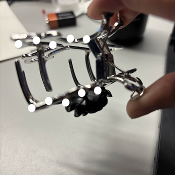 A diagram showing how the circuit would be incorporated into the claw clip